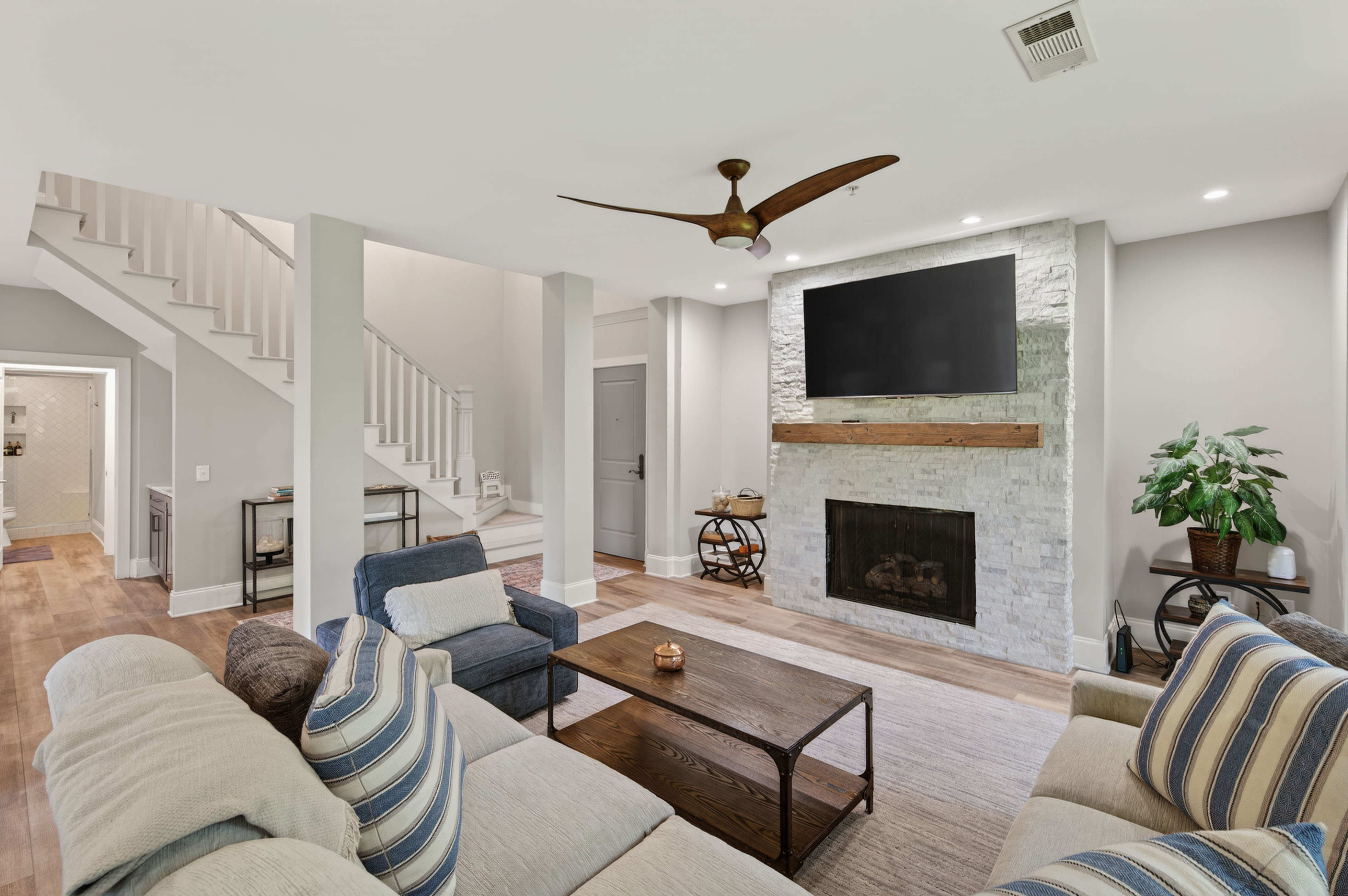 1010F Tailwater image 6